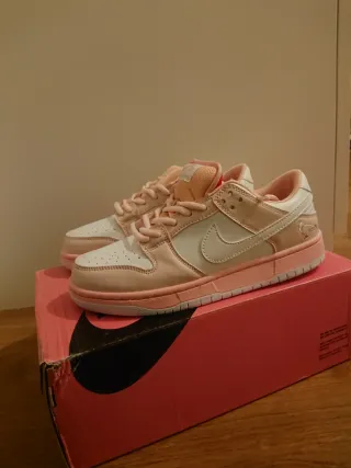 Nike SB Dunk Low Pink Pigeon