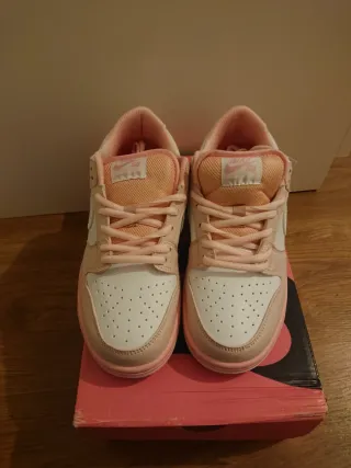 Nike SB Dunk Low Pink Pigeon