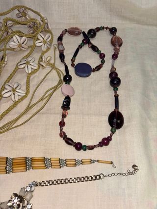 Lote bisutería variada.