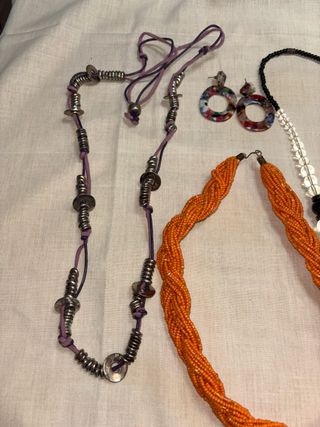 Lote bisutería variada.