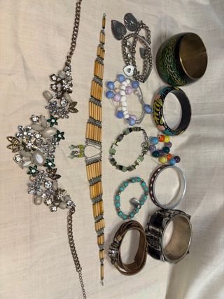 Lote bisutería variada.