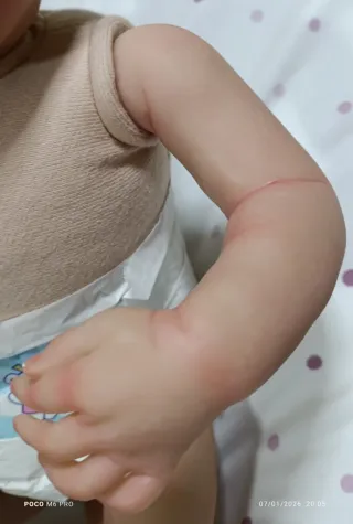 Muñeco bebé realista con ropa y pañales