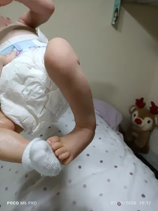 Muñeco bebé realista con ropa y pañales