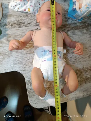 Muñeco bebé realista con ropa y pañales