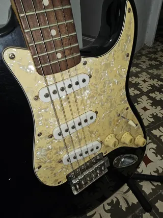 Guitarra Fender Squier Stratocaster Vintage