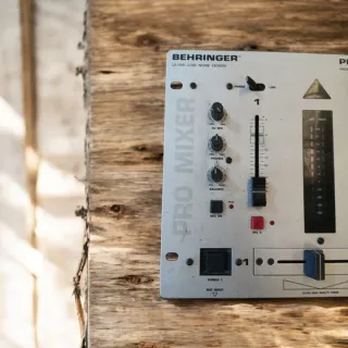 Mezclador DJ Behringer DX100 Pro