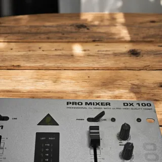 Mezclador DJ Behringer DX100 Pro