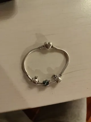 Pulsera Pandora Corazón y Charms PRECIO NEGOCIABLE