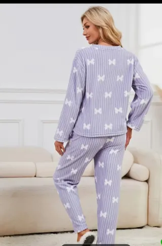 Pijama Morado y Blanco con Lazos