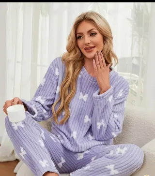 Pijama Morado y Blanco con Lazos