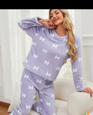 Pijama Morado y Blanco con Lazos