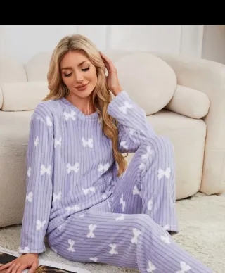 Pijama Morado y Blanco con Lazos