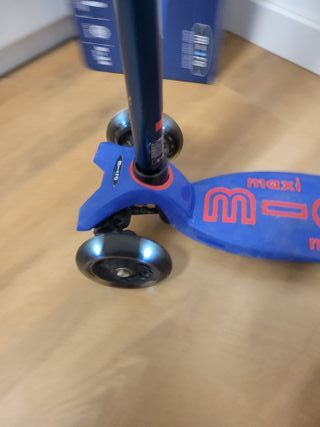 Patinete Micro Maxi Deluxe LED 3 ruedas