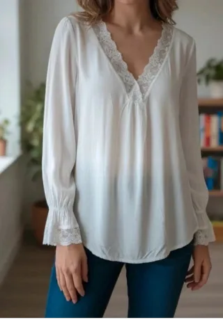 Blusa blanca con encaje
