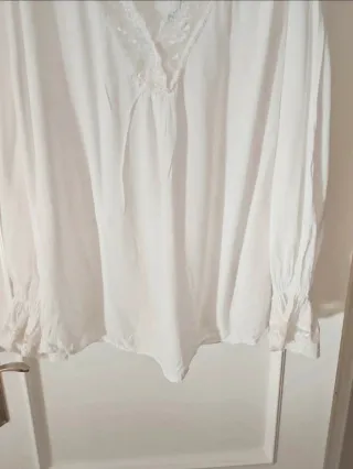 Blusa blanca con encaje