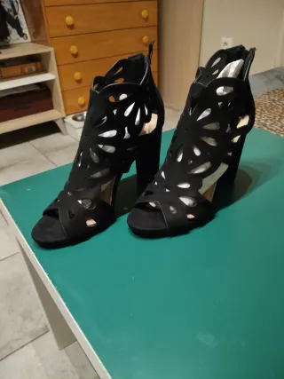 Sandalia elegante tacón alto sin estrenar