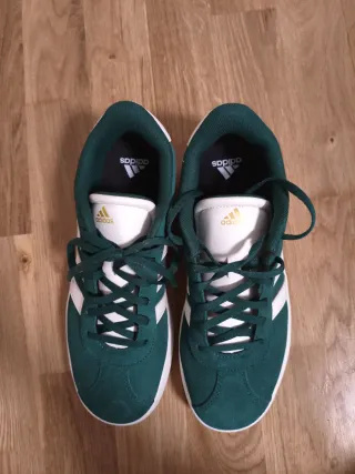 Zapatillas Adidas Verdes y Blancas Nuevas