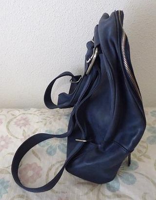 Mochila de piel azul