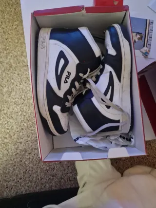 Zapatillas Fila Negras y Blancas