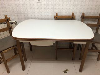 Mesa de cocina madera y tela