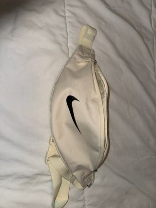 Riñonera Nike sin usar