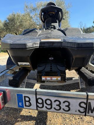 Moto de agua Sea-Doo con remolque