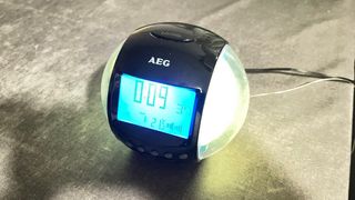 Radio Despertador AEG Wellness. Luz y sonidos