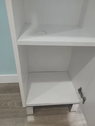 Mueble auxiliar baño blanco y morado
