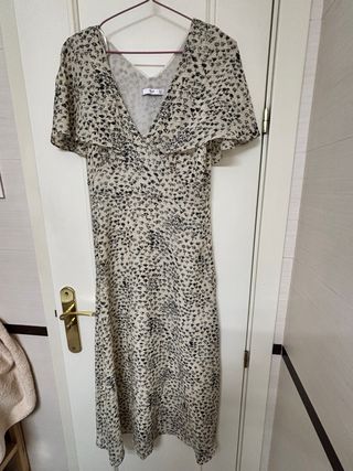 Vestido Mango flores vaporoso capa XS