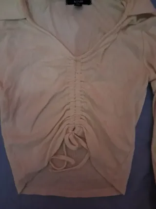 Camiseta blanca fruncida manga larga