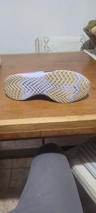 Zapatillas Nike grises y rosas