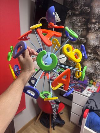 Lámpara infantil con letras de colores