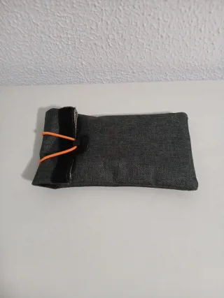 Bolsita Faraday Gris con Cierre Naranja