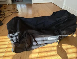 Maleta de viaje Adventuridge con ruedas