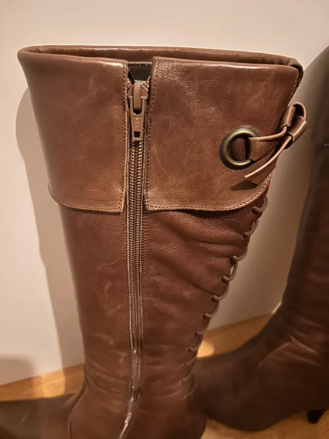 Botas de piel marrones