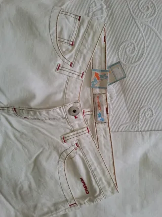 Pantalón campana blanco roto