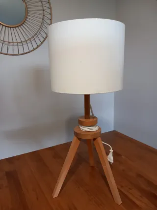 Lámparas de mesa de madera y tela