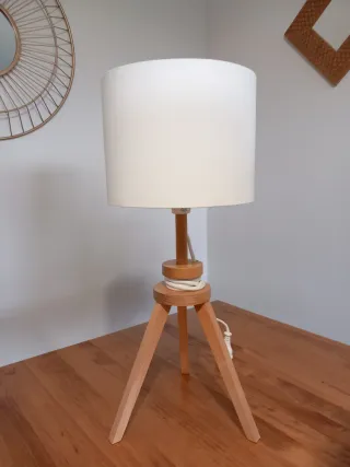 Lámparas de mesa de madera y tela