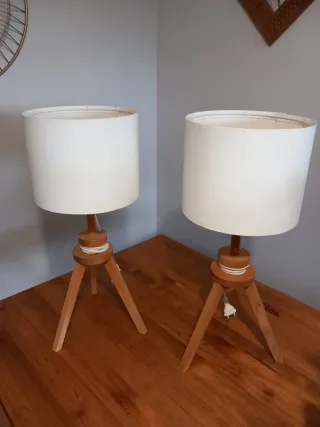 Lámparas de mesa de madera y tela