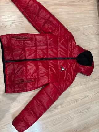 Chaqueta Jordan Roja con Capucha