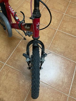 Bicicleta infantil Decathlon roja 5-7anos