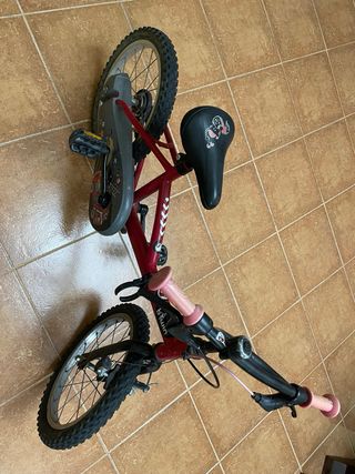 Bicicleta infantil Decathlon roja 5-7anos