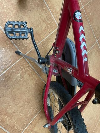 Bicicleta infantil Decathlon roja 5-7anos