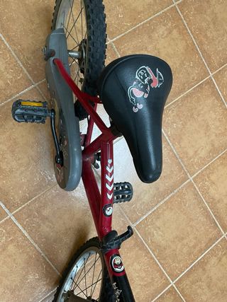 Bicicleta infantil Decathlon roja 5-7anos