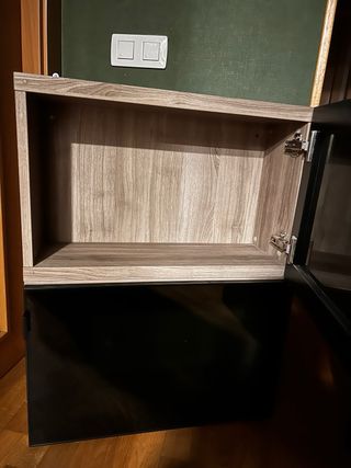 Mueble salón BESTÅ IKEA madera y cristal.