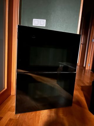 Mueble salón BESTÅ IKEA madera y cristal.