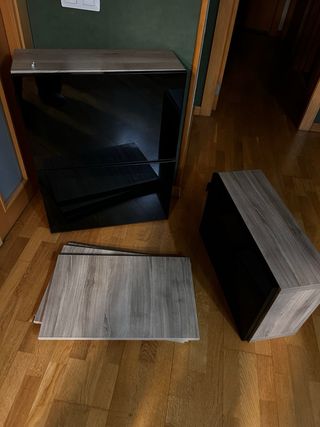 Mueble salón BESTÅ IKEA madera y cristal.