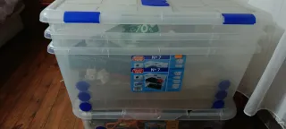 Caja organizadora con ruedas y tapa