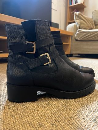 Botines negros piel hebillas T41