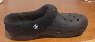 Crocs Negro Forro Invierno Talla